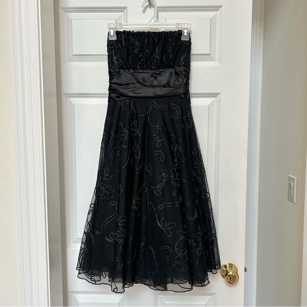 Black Strapless A-Line Embroidered Floral Cocktail Dress